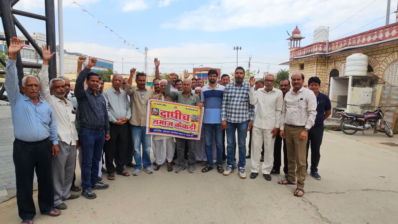 मांगलोद माता मंदिर में पुजारियों पर तानाशाही व मारपीट के आरोप, दाधीच समाज ने सौंपा ज्ञापन