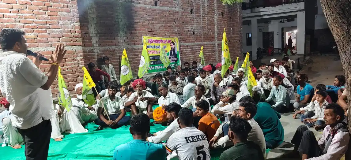 नयागांव में सियासी हलचल, भाजपा-कांग्रेस छोड़ ग्रामीणों ने थामा आरएलपी का हाथ