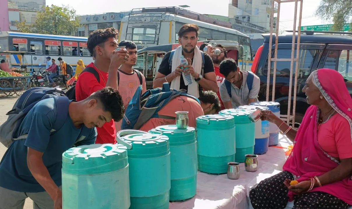भारत विकास परिषद केकड़ी द्वारा बस स्टैंड पर शीतल जल प्याऊ शुरू, गर्मी में यात्रियों को राहत