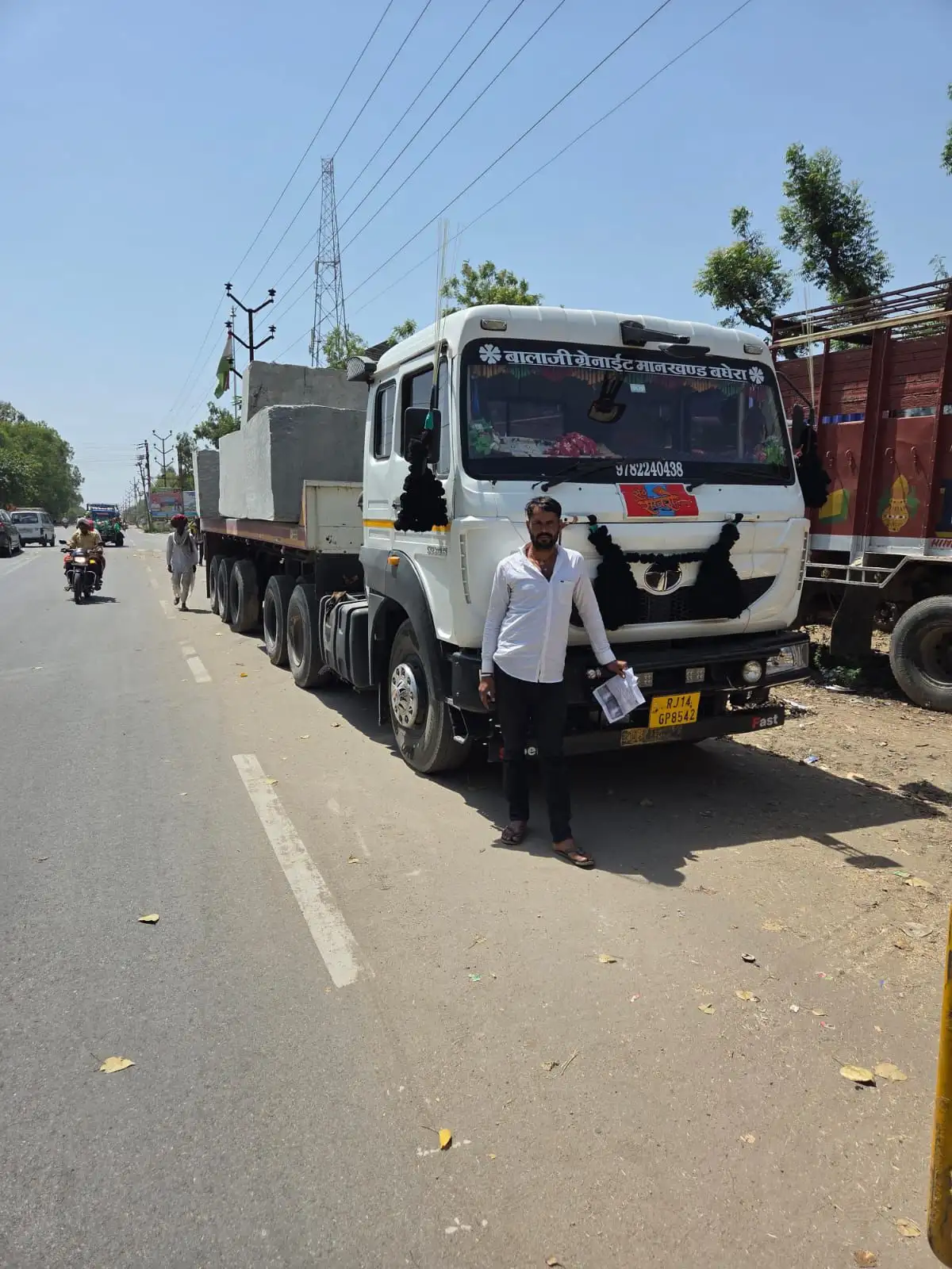 केकड़ी–सरवाड़ मार्ग पर अवैध ग्रेनाइट परिवहन पकड़ा, दो ट्रेलर जब्त
